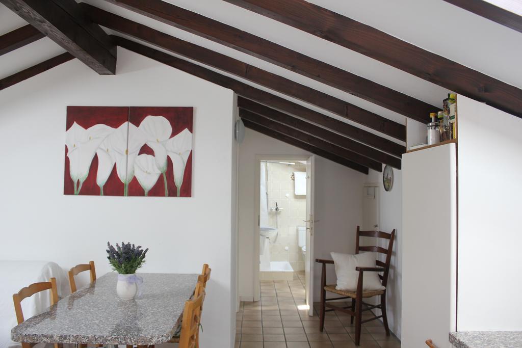 Casa Gialla Gordola Szoba fotó